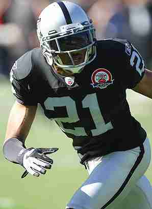 : Nnamdi Asomugha Oakland Raiders 8 x 10 Foto de acción