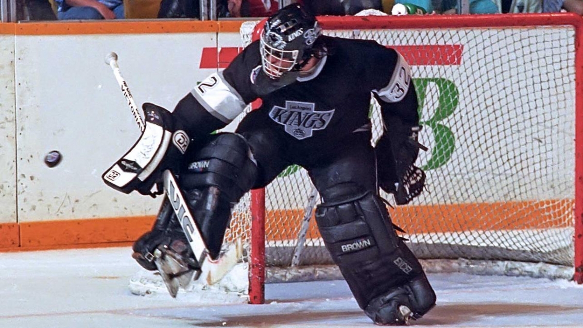 goalie-kelly-hrudey-of-the-los-angeles-kings-defends-the-net