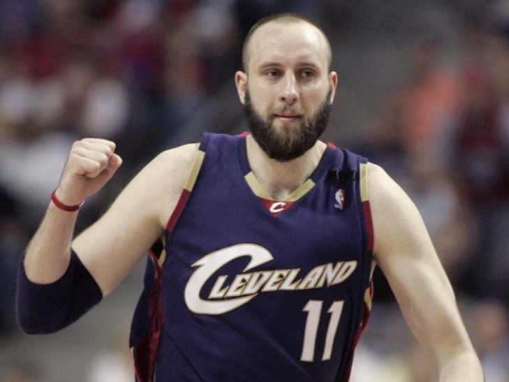 Zydrunas Ilgauskas makes it official by signing contract with the Miami  Heat 