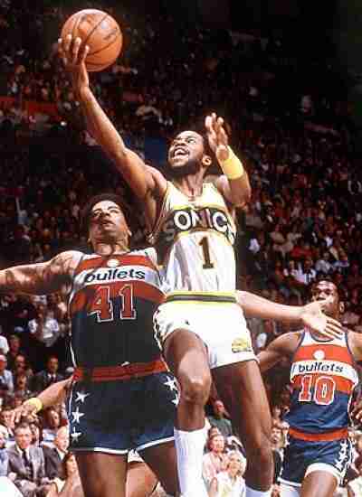 Gus Williams of the Seattle Supersonics goes up to shoot over Eddie