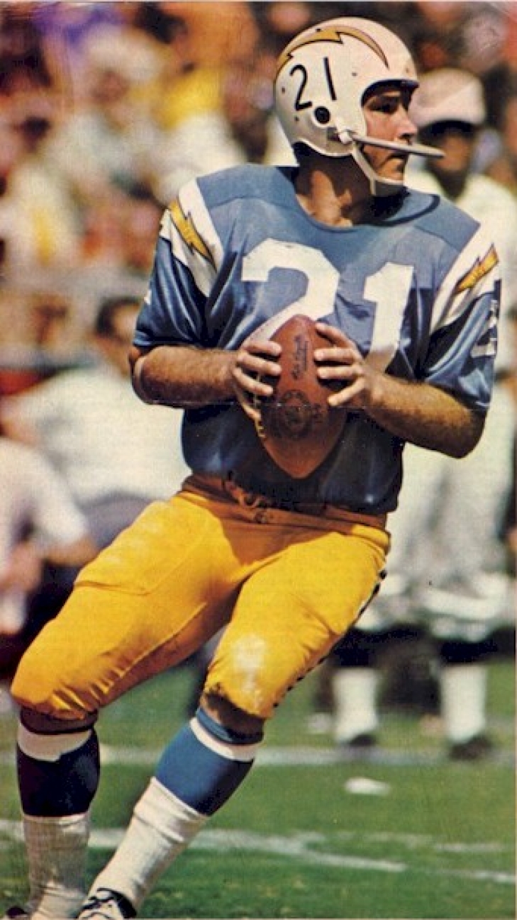 John Hadl, Star Quarterback for Chargers And Rams, Dies at 82