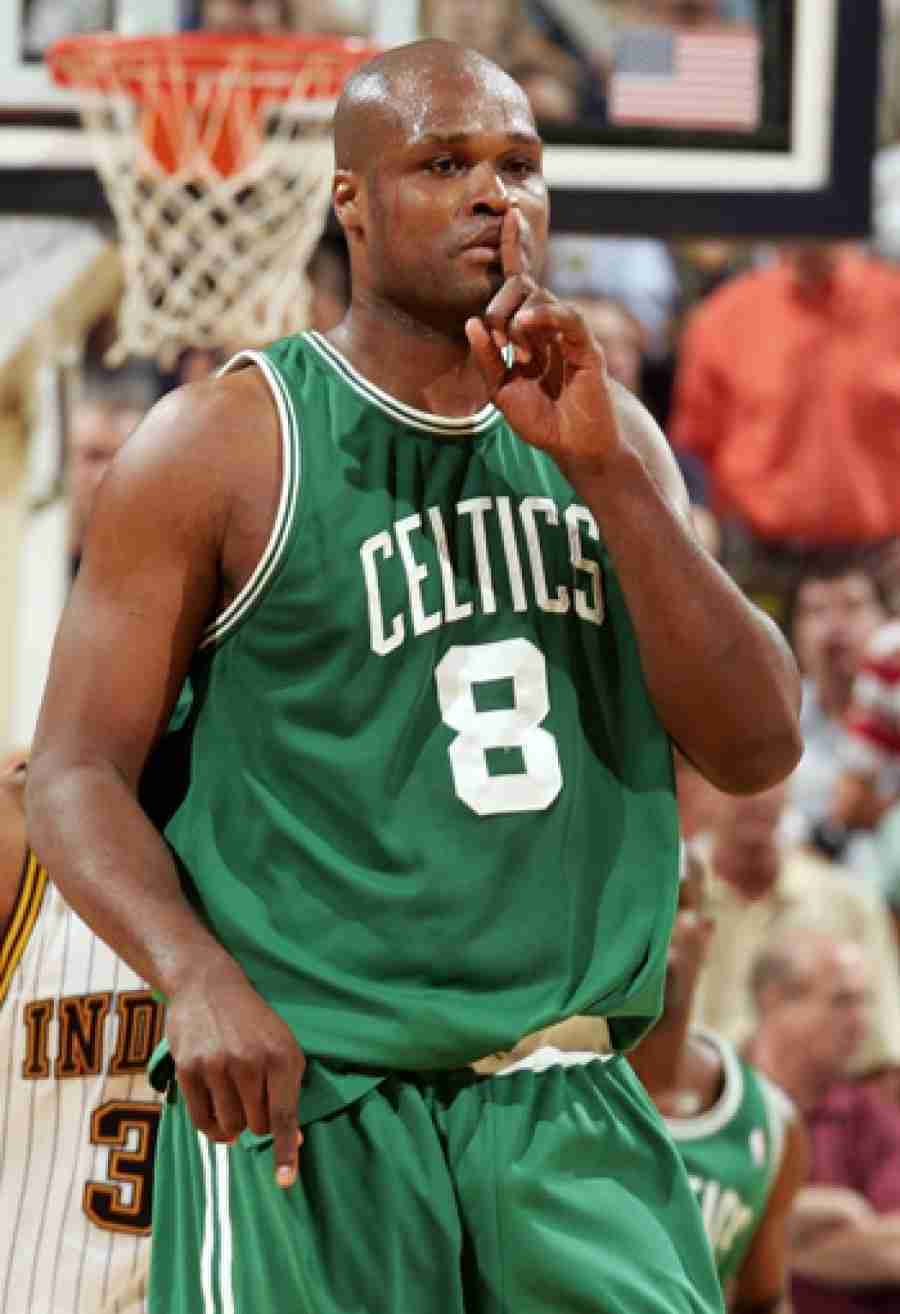Boston Celtics Vintage 90s Antoine Walker Champion Basketball 