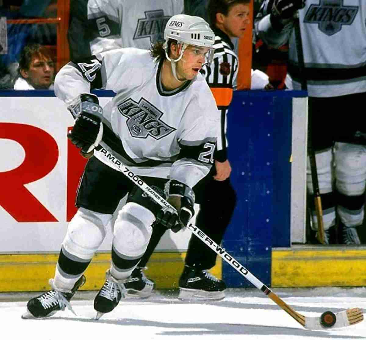 Today in Hockey History: Luc Robitaille Returns to Los Angeles Kings